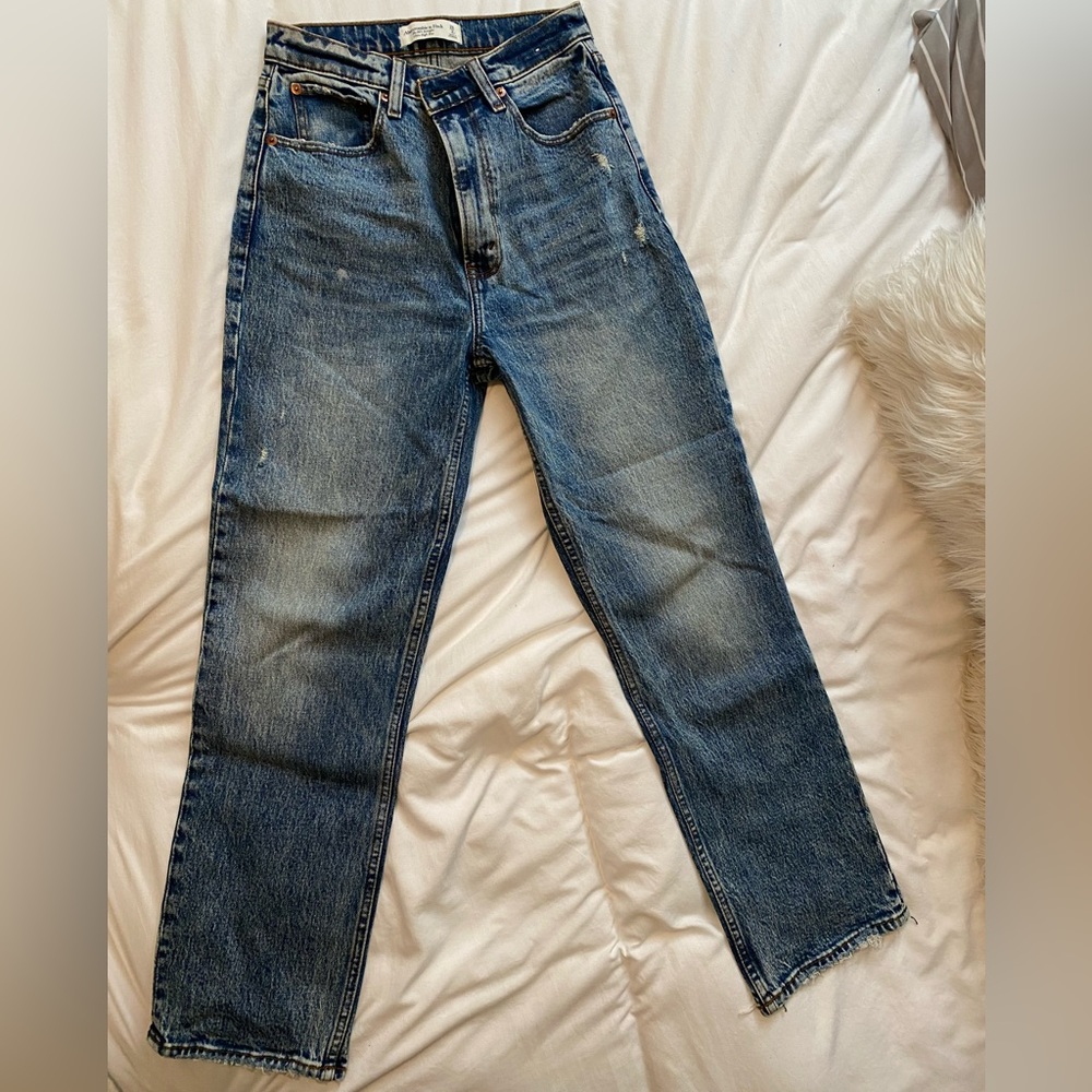 Abercrombie & Fitch Ultra High Rise The 90’s Straight Jean size 26 (2)